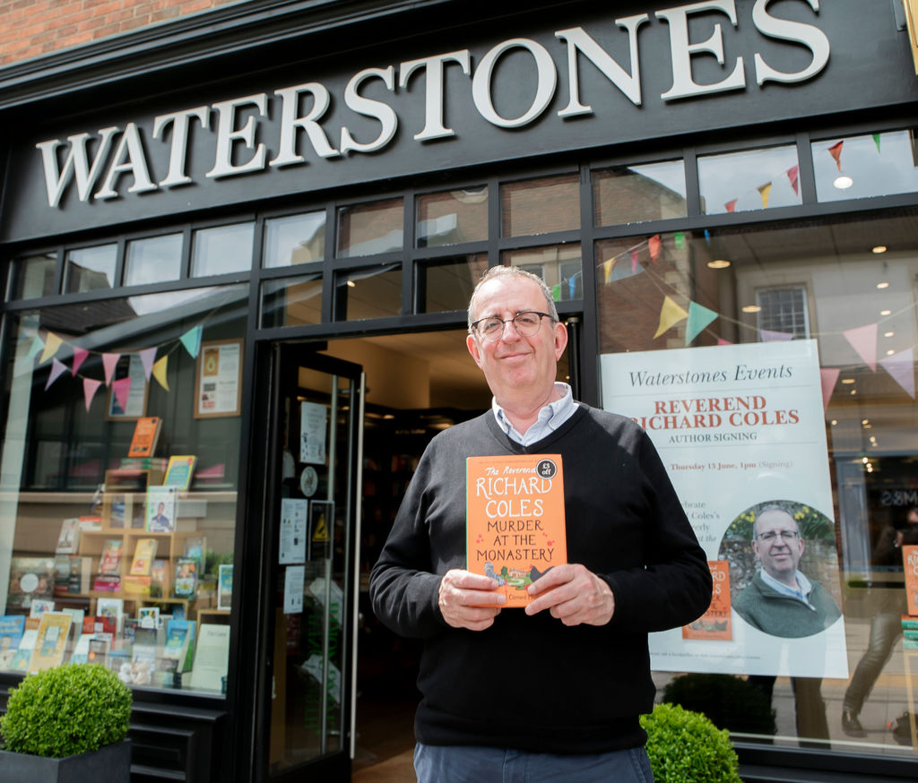 Fans Joy at Meeting National Treasure Richard Coles at Sanderson Arcade Book Signing 
sandersonarcade.co.uk/news/fansi-joy…