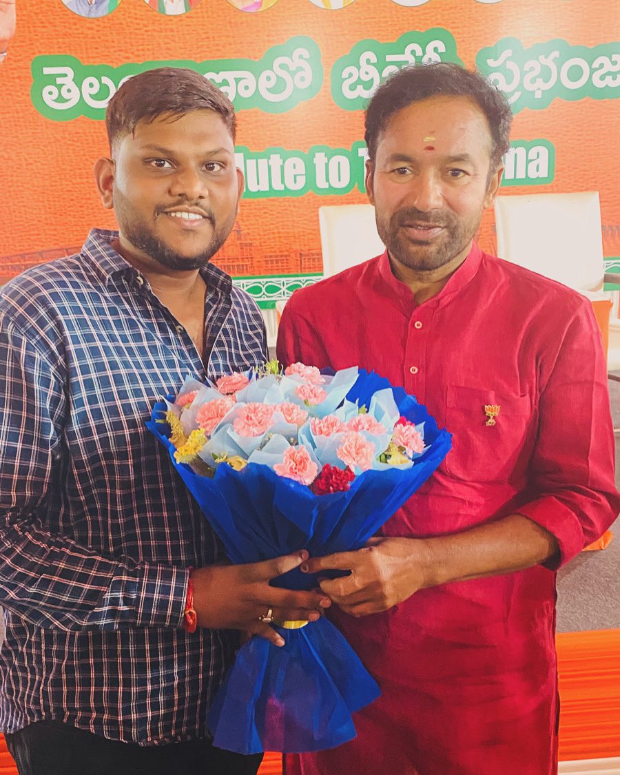 Aryan Sharma Bjp (@aryansharmabjp1) on Twitter photo आज मैंने आदरणीय श्री <a href="/kishanreddybjp/">G Kishan Reddy</a> जी से उनके दिल्ली स्थित आवास पर मुलाकात की और उन्हें भारत सरकार में केंद्रीय कोयला मंत्री नियुक्त होने पर और #जन्मदिन की भी बधाई दी।
निवेदक
आर्यन शर्मा
प्रवक्ता युवा मोर्चा दक्षिणी दिल्ली भाजपा आज मैंने आदरणीय श्री <a href="/kishanreddybjp/">G Kishan Reddy</a> जी से उनके दिल्ली स्थित आवास पर मुलाकात की और उन्हें भारत सरकार में केंद्रीय कोयला मंत्री नियुक्त होने पर और #जन्मदिन की भी बधाई दी।
निवेदक
आर्यन शर्मा
प्रवक्ता युवा मोर्चा दक्षिणी दिल्ली भाजपा