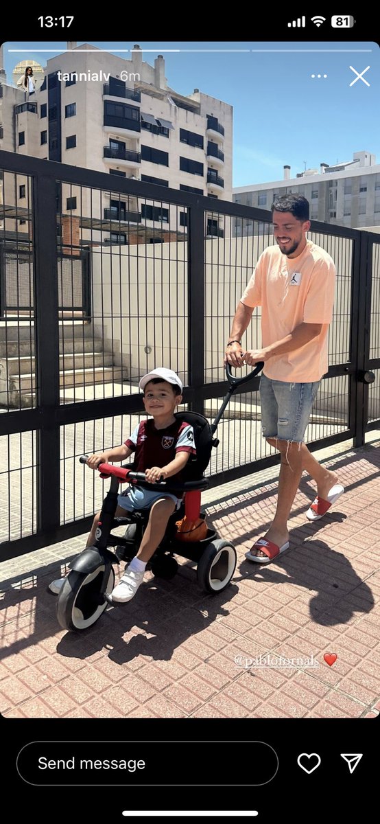 Kai_WHU's tweet photo. Fornals still got his boy in a West Ham shirt 🥲 https://t.co/SPSQ34alAz