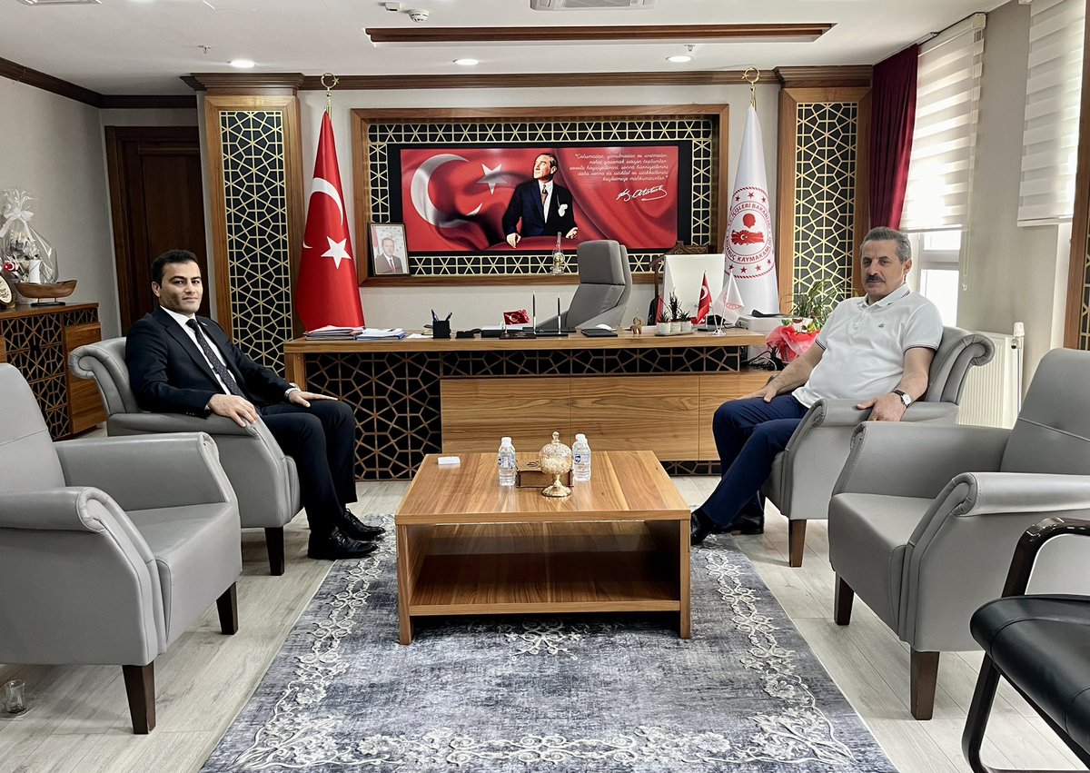 ArdanucG's tweet photo. Ak Parti Artvin Milletvekili Sayın Faruk ÇELİK, Kaymakamımız Sayın İmran DEMİREL’i makamında ziyaret ederek, hayırlı olsun dileklerini iletti. 

Kaymakam Demirel, ziyaretten duyduğu memnuniyeti dile getirerek kendilerine teşekkür etti . https://t.co/OHbiiLHjNe
