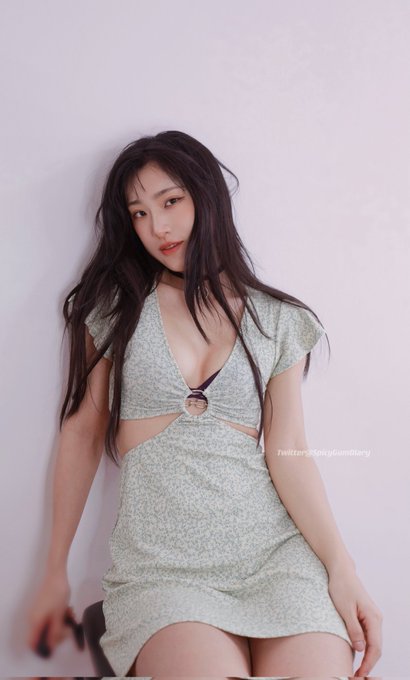 Messy hair 💇🏻&zwj;♀️ https://t.co/2xcgwMCV6Z