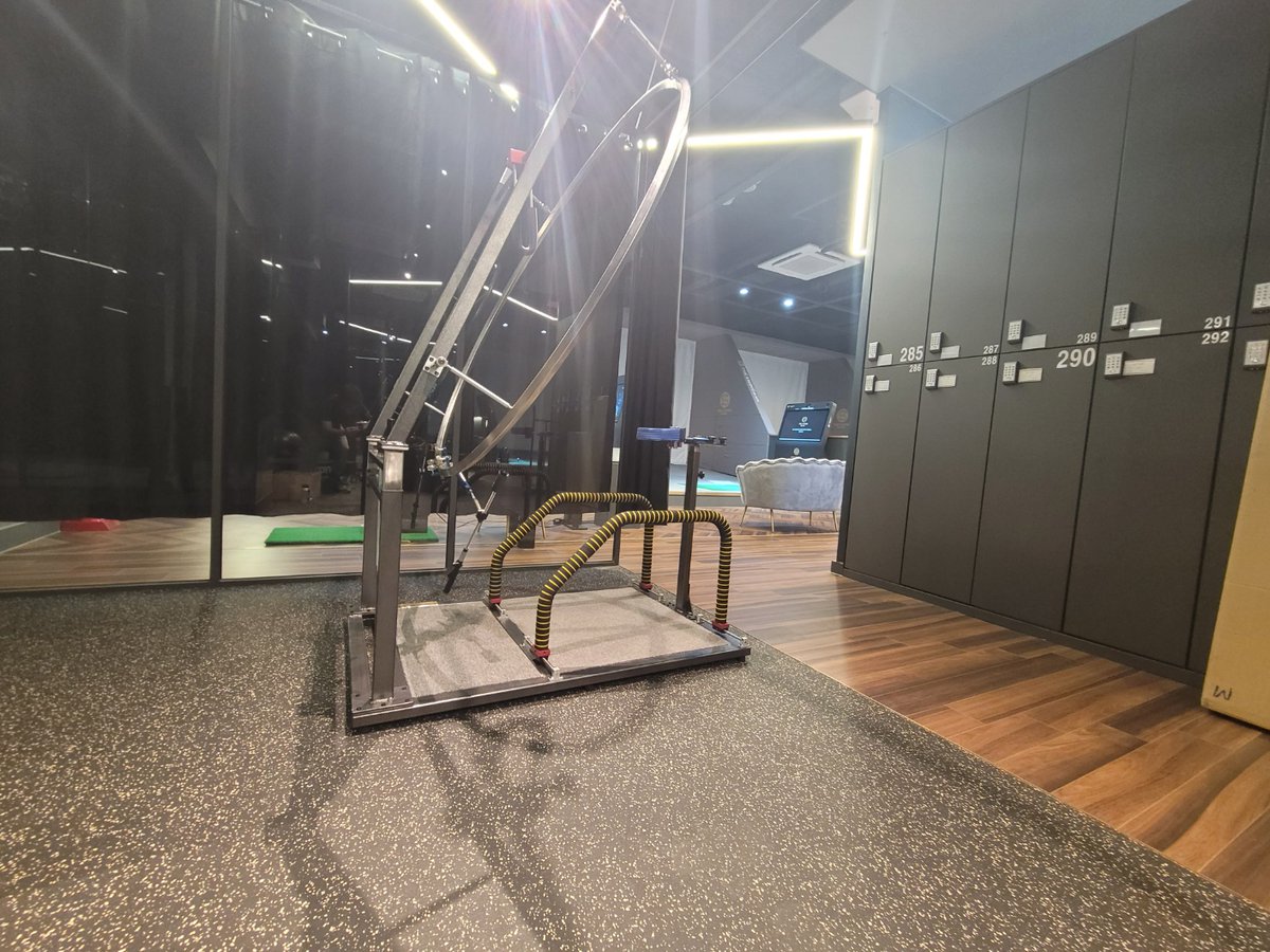 Proswing_Inc's tweet image. 더스윙블랙 위례점에서 회원분들의 스윙레슨용으로 #프로스윙머신 사용 합니다. 싱글골퍼 만들기 프로젝트 !^^

제품문의:1899-6637

#골프스윙교정기 #골프스윙궤도기 #골프자세도구 #드라이버연습머신 #아이언연습머신 #드라이버궤도연습기 #아이언궤도연습기 #드라이버자세연습기 #아이언자세연습기