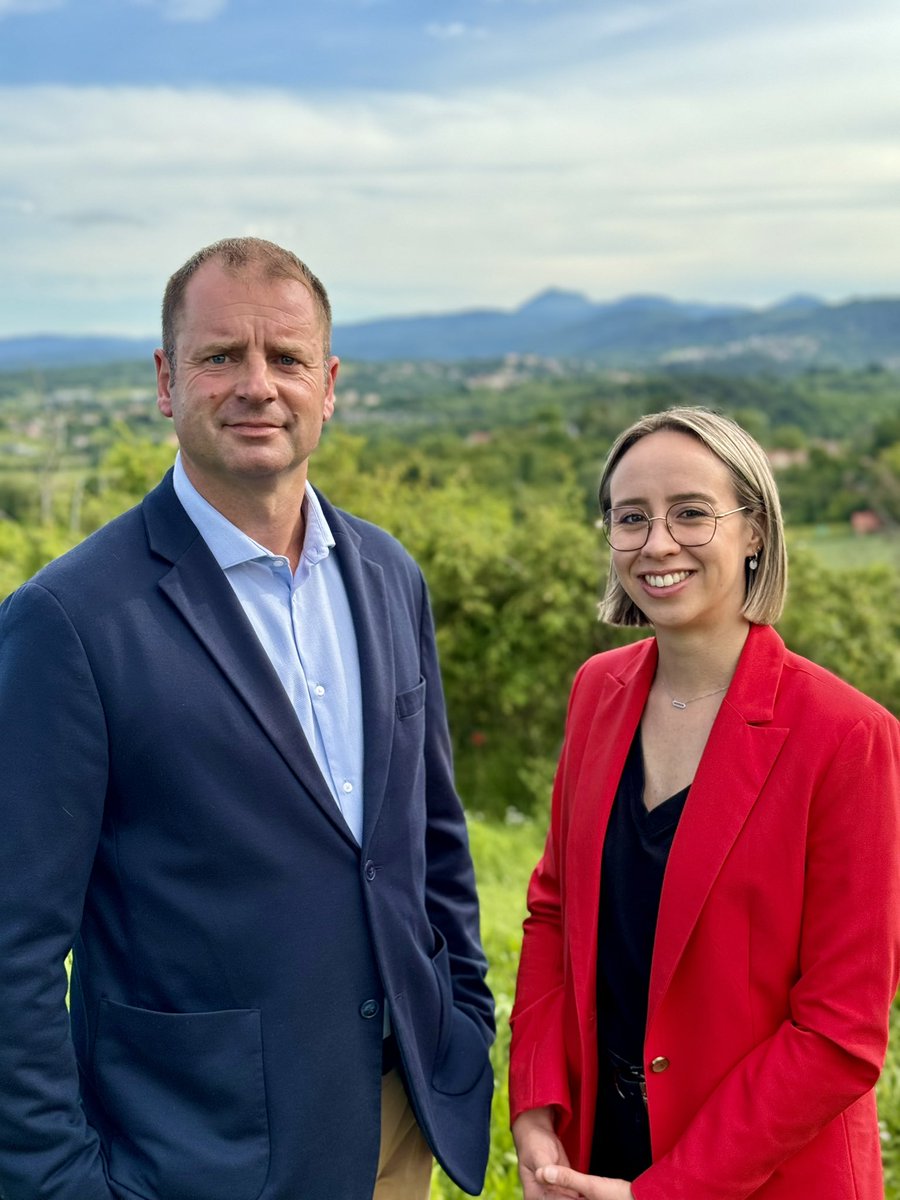 📢🔔Je suis candidate sur la 2e circonscription du Puy-de-Dome ! 🇫🇷
En suivant <a href="/laurentwauquiez/">Laurent Wauquiez</a>   et avec le soutien de <a href="/ChauvinLionel63/">CHAUVIN Lionel</a>+ <a href="/BoyerJ_M/">Jean-Marc BOYER</a>, nous sommes les candidats de la droite républicaine indépendante ! 
#legislatives2024 #dissolution #puydedome