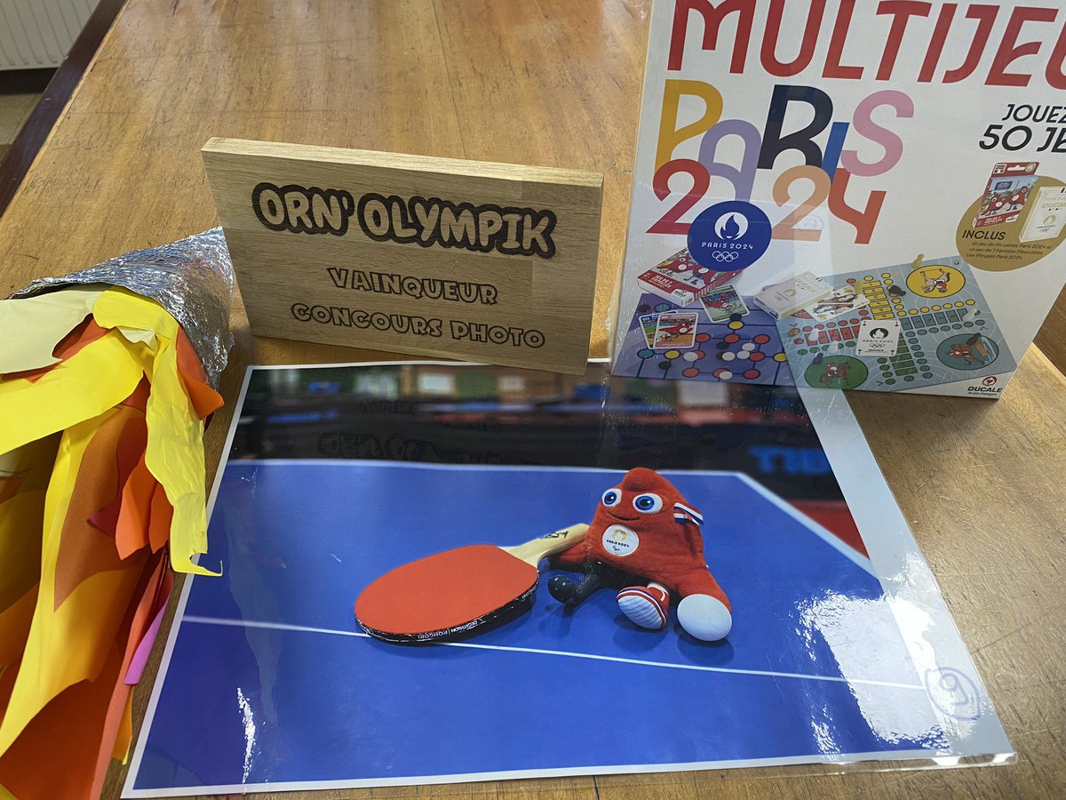 Un peu de fierté et beaucoup de joie pour les CM1A d’avoir remporté le concours photo de la frige faisant du sport. La notre est pongiste paralympique. 📷 🏓🇫🇷 Merci l’usep pour cette belle boîte de jeux Paris 2024.