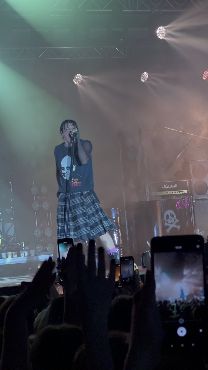 just_a_wizard's tweet photo. Yungblud, как и многое из британского пост-панка, на мой взгляд, обладает удивительной силой вытрясать из тебя страхи и заставляет чувствовать нараспашку 💔 https://t.co/2pLWa8uX9j