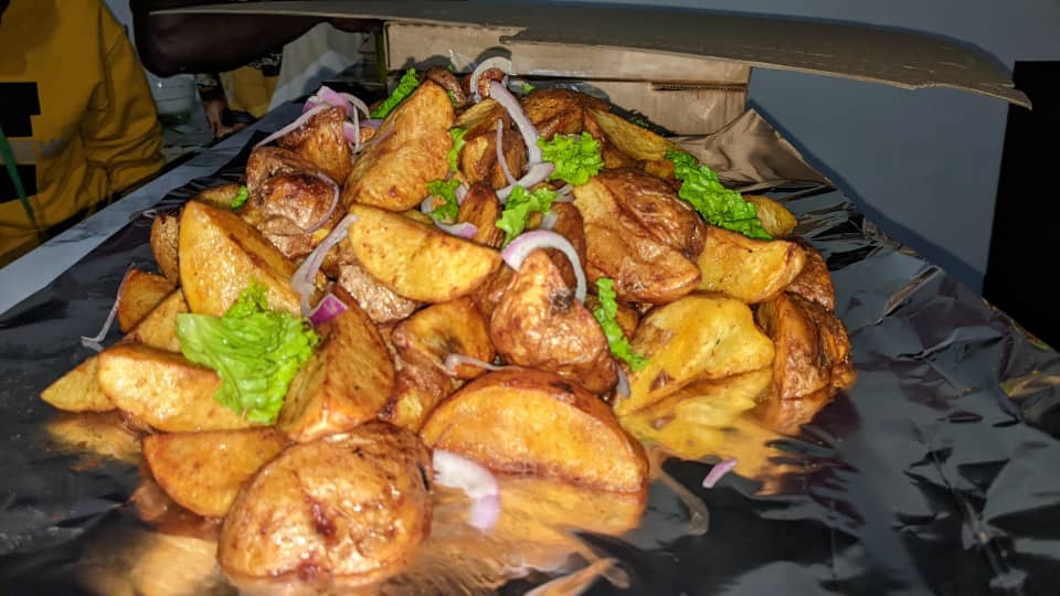sindiheba1's tweet photo. Mwiriwe neza ese mwariye? π
Nari mbazaniye inkuru nziza uyu munsi n'ejo muri @DehomeKitchen tubafitiye #promotion kumafunguro yose, #Beef #Chicken,#Pirau,#Pork n'ibindi ndetse akarusho tubakorera delivery π₯π
Retweet π https://t.co/sEJ6s9gwvZ