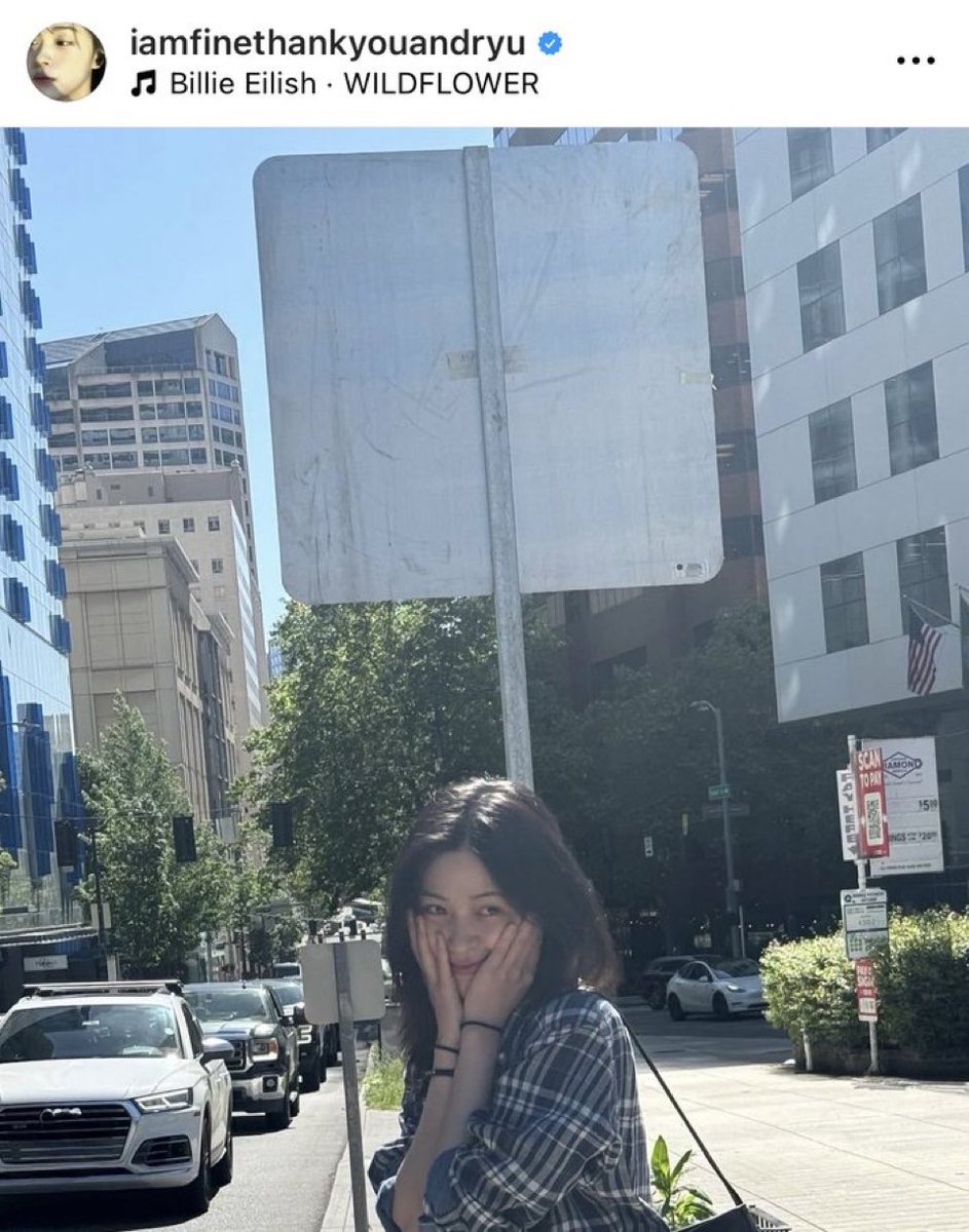 hyeaIous's tweet photo. her playlist is a cry for help and no one with a deep connection with perks of being a wallflower is straight https://t.co/1X9oSyjCqL