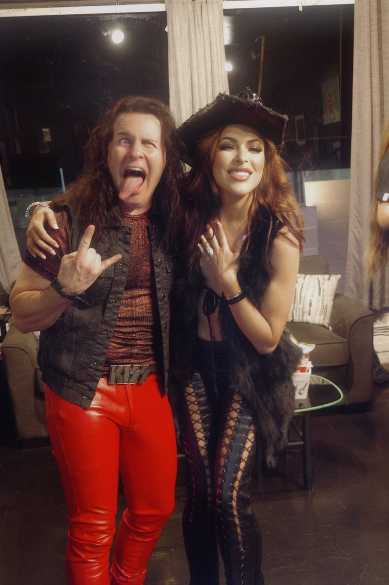 RLorinOfficial's tweet image. idk.. life is kinda awesome I guess😎🤍🍒 #random #photodump #oftheweek