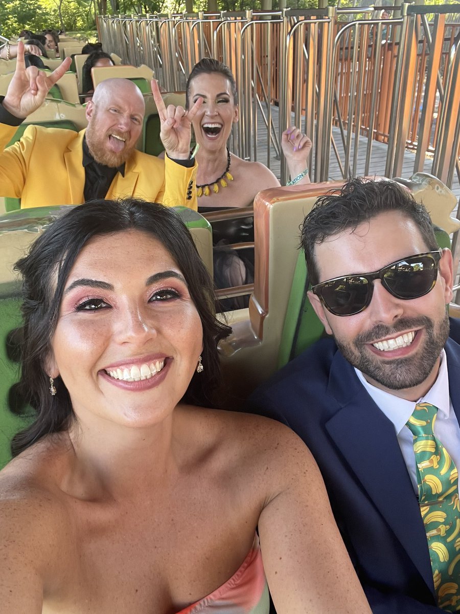 MelissaCrash's tweet photo. We took a food break & rode the roller coaster at @IndyZoob! 🤘🏼🎢
@KristaMcEnany @CBS4Indy https://t.co/UDQVD0QuoS