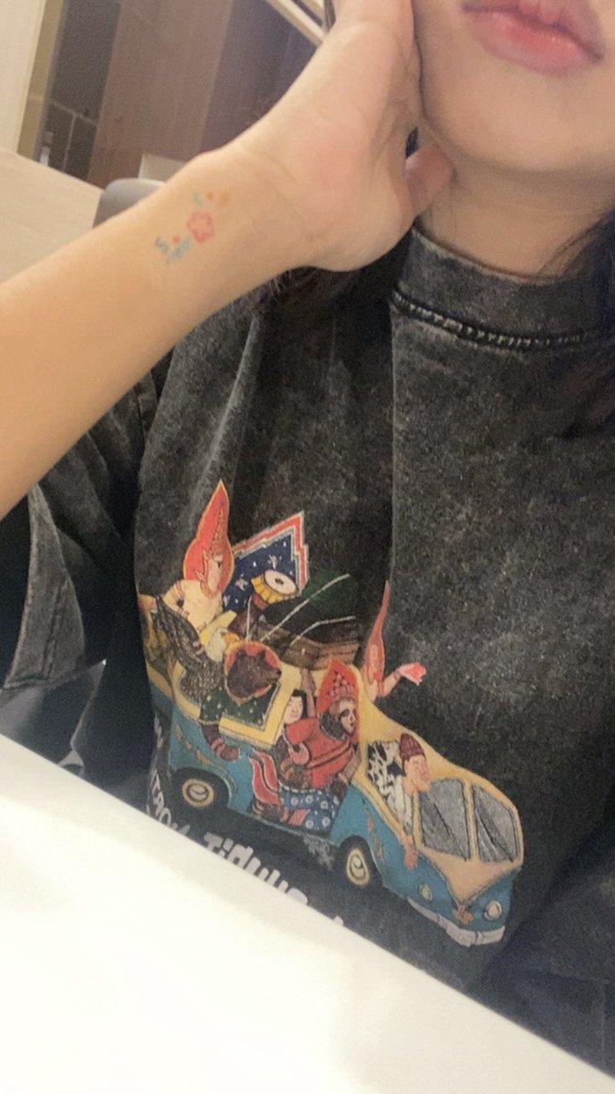 bbmxin's tweet photo. ได้รับของเรียบร้อยค่า เสื้อสวยม้ากกกกกกกก 🥹💖 #tiny_rw https://t.co/fmKbCyxlHb