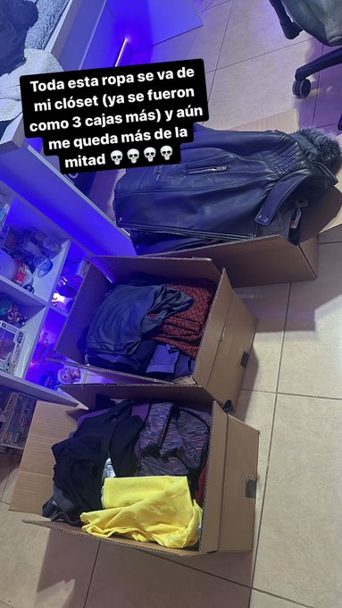 Aqu&iacute; f&aacute;cil hay m&aacute;s de 150 prendas de ropa XD https://t.co/JcyyZmZSY1