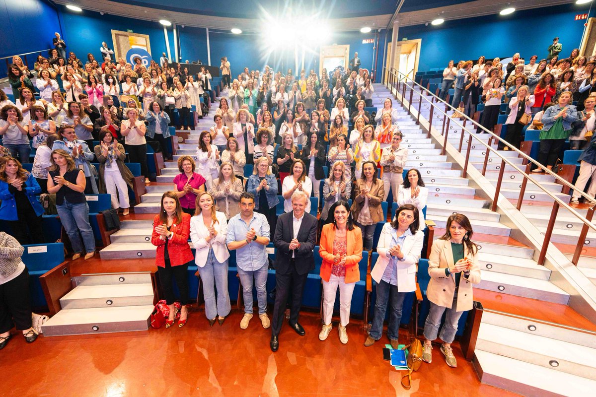 paulapra2's tweet photo. Somos o partido con máis alcaldesas, 2⃣8⃣, con máis concelleiras, 7⃣0⃣0⃣, e o máis votado, elección tras elección, polas mulleres galegas.

Temos e poñemos en práctica as mellores políticas 😉 
 de Galicia, e facémolo #XUNTAS. https://t.co/UaLz80A9GF