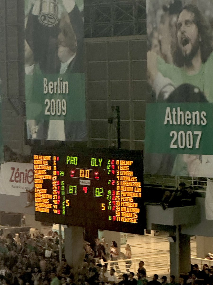 konjer15's tweet photo. Χθες αποχαιρετήσαμε το ΟΑΚΑ οπως το ξέραμε για τα τελευταία 29 χρόνια. Τα ίδια αυτά καθίσματα, κάγκελα, διάδρομοι, και πίνακες, που μας είδαν να σηκώνουμε 7 ευρωπαϊκά, 21 πρωταθλήματα, και 15 κύπελλα. Και το κάναμε με τον καλύτερο δυνατό τρόπο. 💚🏛️ #paobc https://t.co/9IpQAms7P8