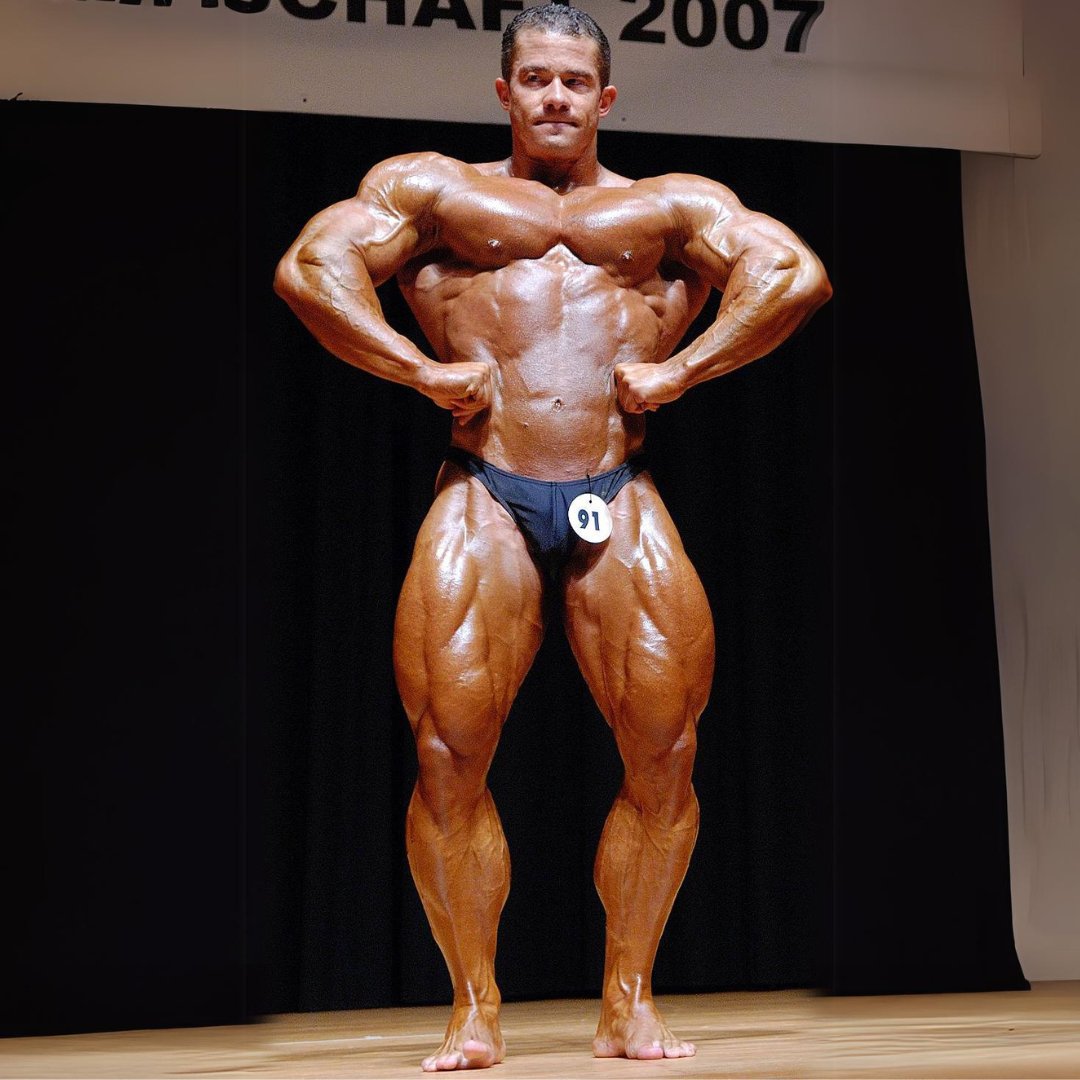 trainbettertom's tweet photo. Throwback to my championship, front lat spread! 💪🏆 Hard work pays off. Ready to transform your body and mind? Join my online training! 🚀💥 #FitnessJourney #Bodybuilding #GetFit #tomgeel #coach #fitness #training #transformation #muscle #strong https://t.co/s3JcMlD94d
