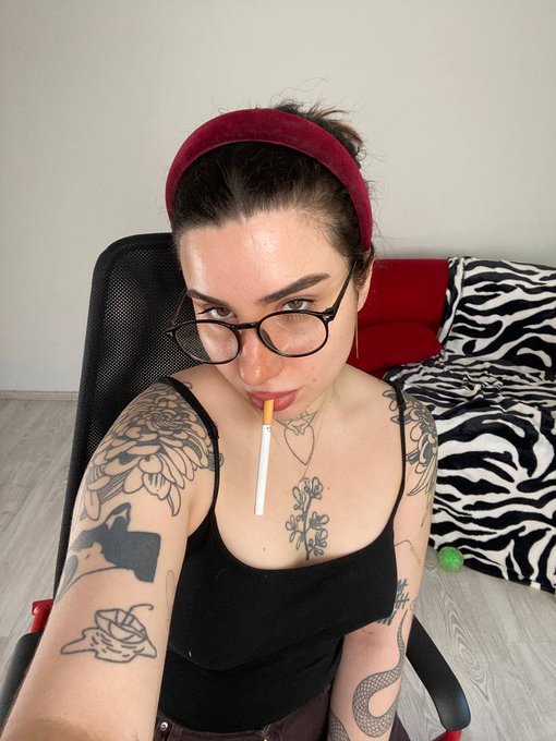 live on @ManyVids  https://t.co/dkE8CyfzUO https://t.co/DWdzWpzGS3<a class="tags" href="/tag/manyvids">@manyvids</a><a href="/tag/tattoomodel"class="tags"><span>#tattoomodel</span></a><a href="/tag/bootyqueens"class="tags"><span>#bootyqueens</span></a><a href="/tag/streamergirl"class="tags"><span>#streamergirl</span></a>
