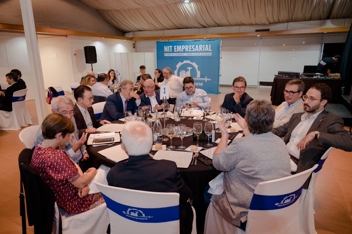 Junts pel Prat (@juntsxelprat) on Twitter photo ‼️📷 Aquesta setmana el nostre portaveu <a href="/Gerard_Valverde/">Gerard</a> ha assistit a la 4a nit de l'empresari organitzada pel <a href="/empresesdelPrat/">El Prat Empresarial</a> per donar suport a la seva tasca i que va entregar el Premi Vicente Baltasar al <a href="/periodicdelta/">Periòdic Delta</a> i a <a href="/MBEAirport/">Mail Boxes ETC Airport</a>! Enhorabona als premiats!
#EstimemelPrat ‼️📷 Aquesta setmana el nostre portaveu <a href="/Gerard_Valverde/">Gerard</a> ha assistit a la 4a nit de l'empresari organitzada pel <a href="/empresesdelPrat/">El Prat Empresarial</a> per donar suport a la seva tasca i que va entregar el Premi Vicente Baltasar al <a href="/periodicdelta/">Periòdic Delta</a> i a <a href="/MBEAirport/">Mail Boxes ETC Airport</a>! Enhorabona als premiats!
#EstimemelPrat