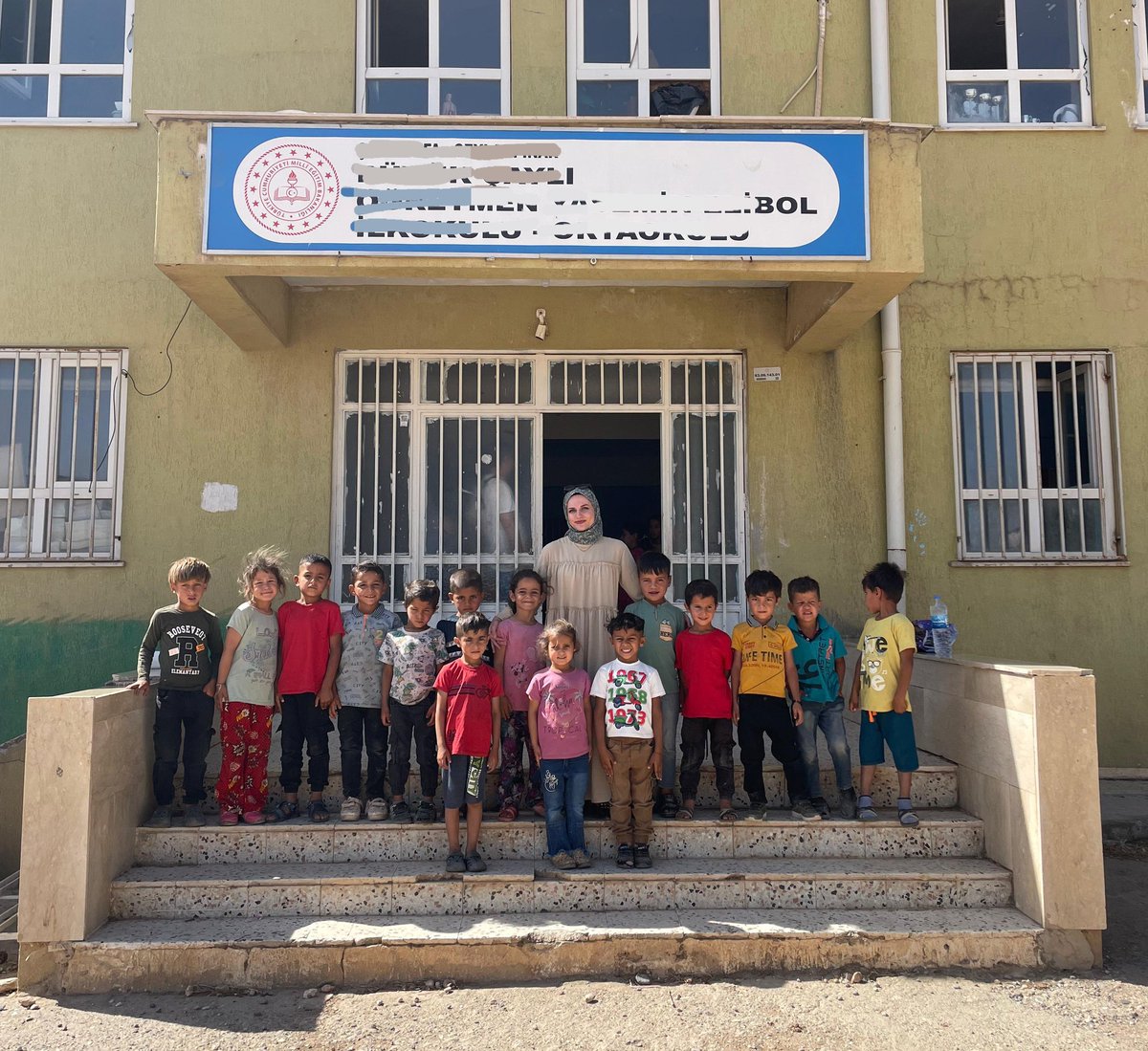 xursulaa's tweet photo. Bu meslekte emek emek işleyip ektiğim ilk tohumlarım sizlersiniz. Hayatınız boyunca yeşermeye devam edin.
Hatıra kalsın, 2024 haziran. https://t.co/h4f5sjmkYn