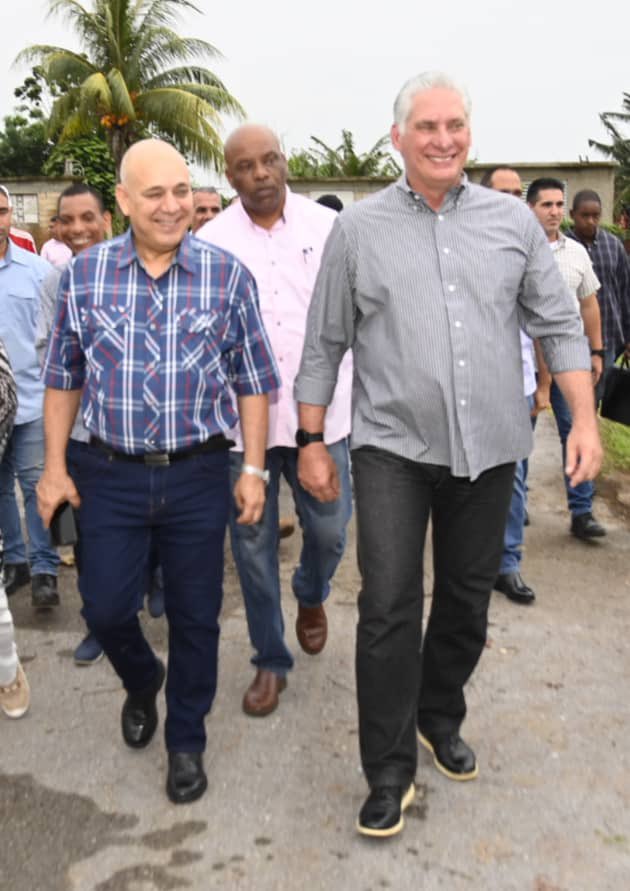 Hoy cumple años <a href="/DrRobertoMOjeda/">Dr. Roberto Morales Ojeda</a>. Ya lo felicité personalmente porque seguimos nuestros recorridos por el país y hoy estamos en Playa. Me sumo a las felicitaciones en las redes sociales, un espacio también para la amistad y la alegría. ¡Felicidades, hermano! Abrazo de Lis y mío.