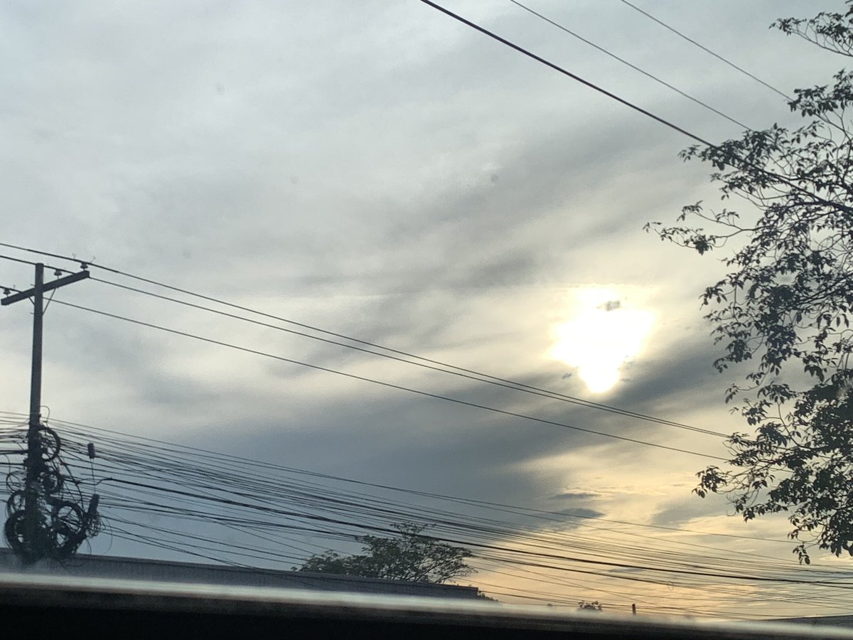 robinfreckle's tweet photo. Una nube interesante https://t.co/yFlh3q1Shw