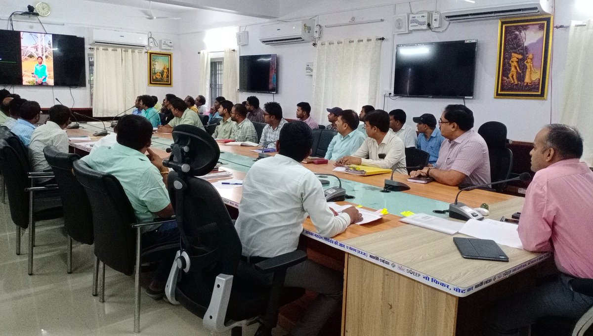 DCGumla's tweet image. आज ग्राम संपत्ति से संबंधित जिले के सभी इंजीनियरिंग विभागों के साथ बैठक में सभी निर्माण कार्यों को ऑनलाइन ग्राम संपत्ति पोर्टल पर नियमित रूप से अपलोड करने एवं सभी निर्माण योजनाओं पर QR Code लगाने आदि का निर्देश दिया गया।