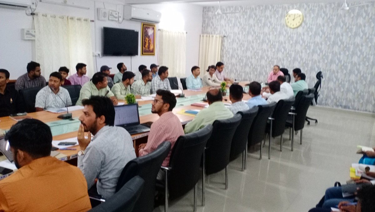 DCGumla's tweet image. आज ग्राम संपत्ति से संबंधित जिले के सभी इंजीनियरिंग विभागों के साथ बैठक में सभी निर्माण कार्यों को ऑनलाइन ग्राम संपत्ति पोर्टल पर नियमित रूप से अपलोड करने एवं सभी निर्माण योजनाओं पर QR Code लगाने आदि का निर्देश दिया गया।