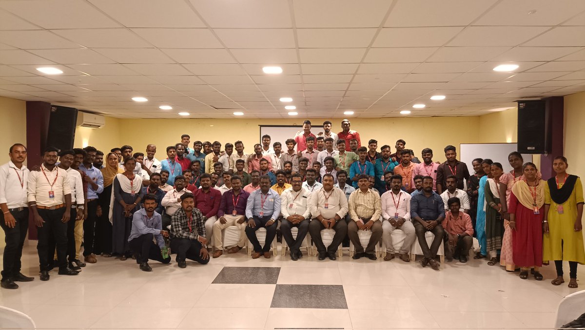 DhoniMathan007's tweet photo. #Moments_of_the_day🥳 meeting  at Tirunelveli 
@DhoniMathan007 @dhonimathan007 https://t.co/9cOmEVSmnt