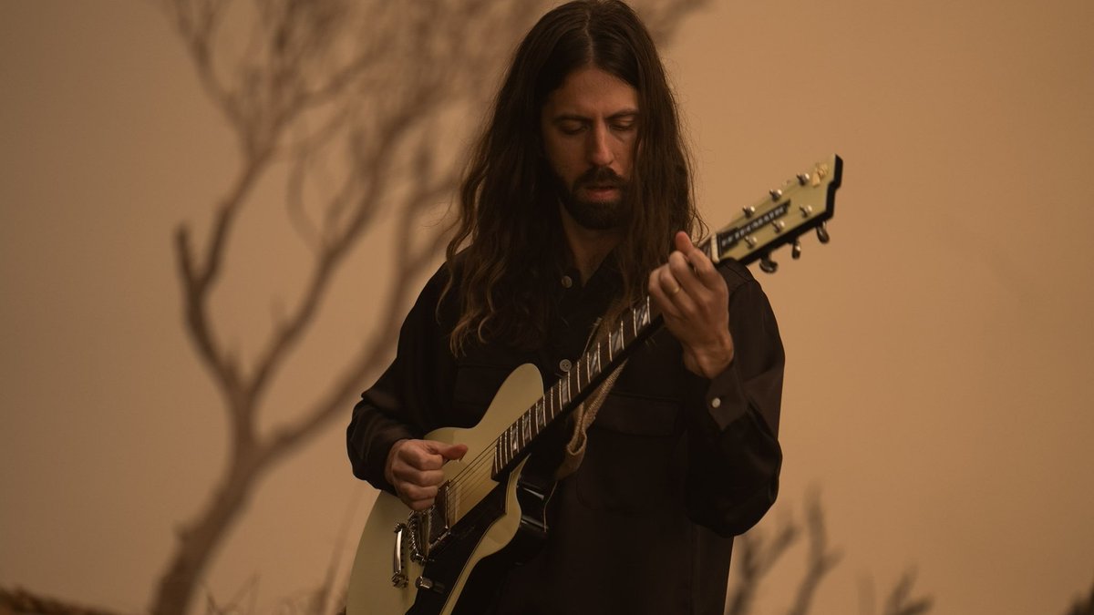 Happy birthday to the one and only Wayne Sermon! 🎉🎁