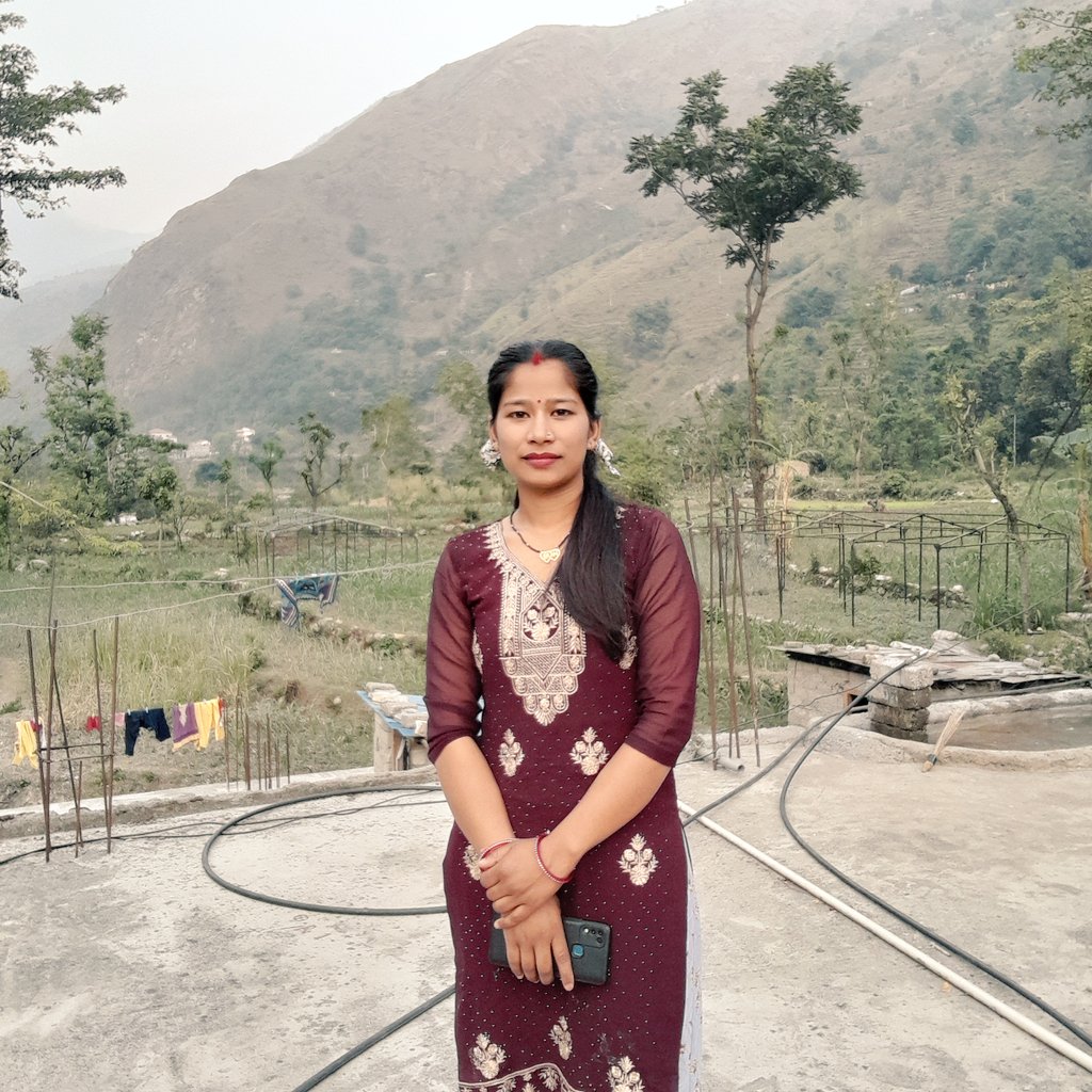 तिमिलाई हेर्ने बानी पर्यो
बाटो कुर्ने बानी पर्यो।