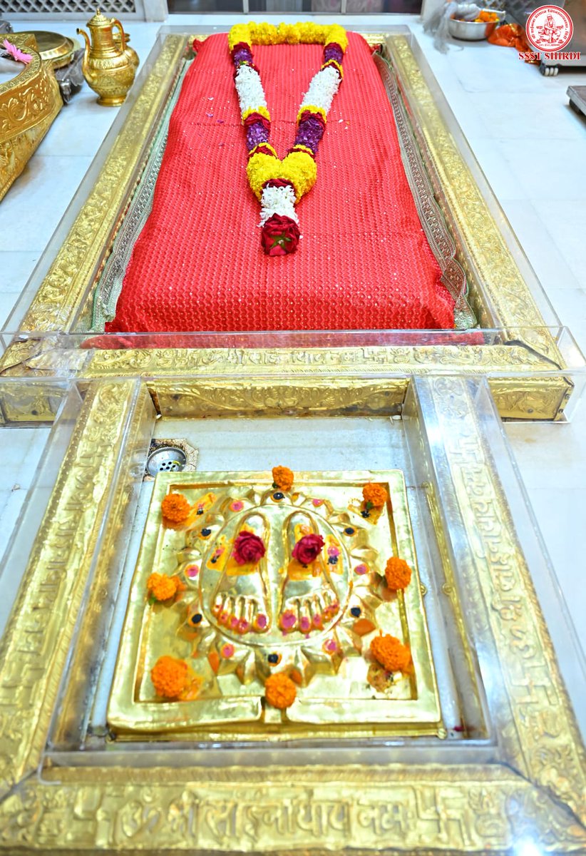 SaiShraddha11's tweet photo. 🙏शिरडी साईबाबा मध्याह्न आरती दर्शन🙏
🌹शनिवार १५ जून २०२४🌹
जय देव जय देव दत्ता अवधूता। साई अवधूता।जोडूनी कर तव चरणी ठेवितो माथा। जय देव।।
अवतरसीं तूं येता धर्मातें ग्लानी।नास्तिकां नाही तू लाविसी निज भजनीं
दाविसी नाना लीला असंख्य रूपांनी। हरिसी दीनांचे तू संकट दिनरजनी... https://t.co/1yNRzuBute