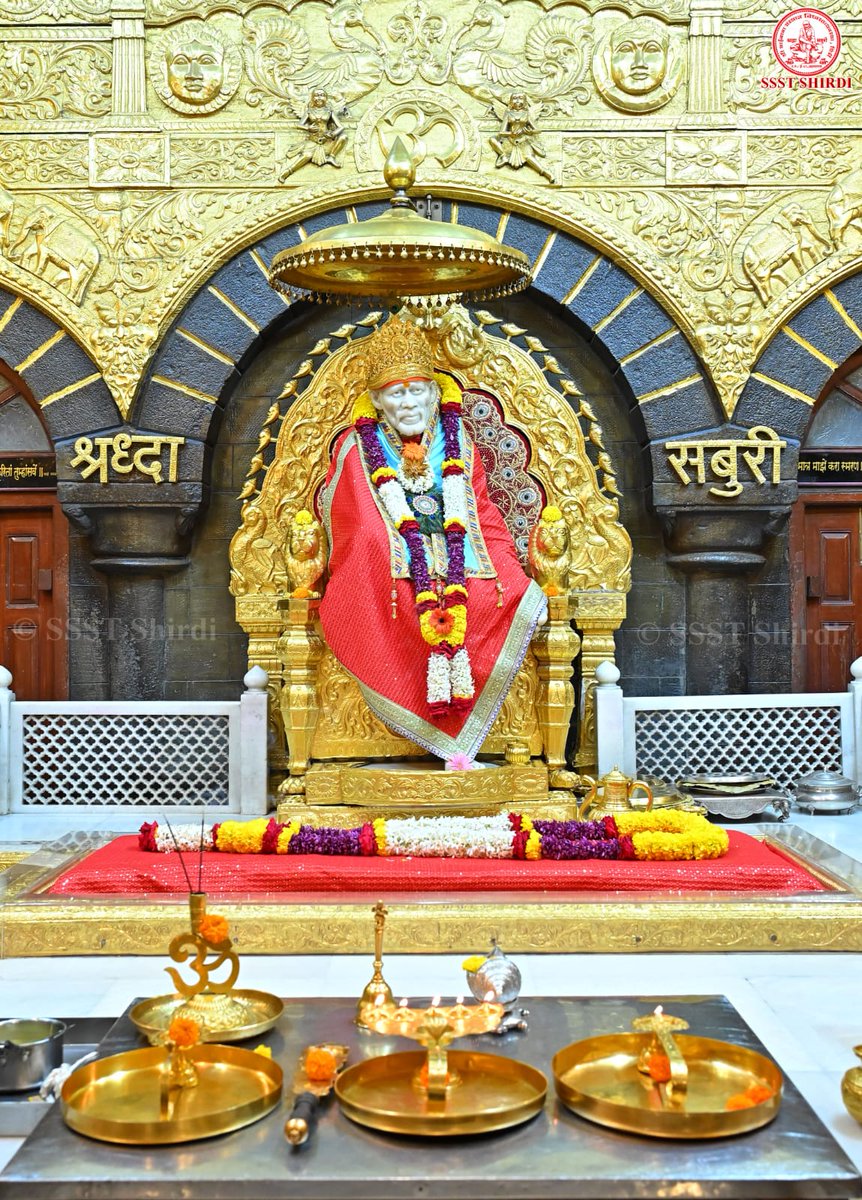 SaiShraddha11's tweet photo. 🙏शिरडी साईबाबा मध्याह्न आरती दर्शन🙏
🌹शनिवार १५ जून २०२४🌹
जय देव जय देव दत्ता अवधूता। साई अवधूता।जोडूनी कर तव चरणी ठेवितो माथा। जय देव।।
अवतरसीं तूं येता धर्मातें ग्लानी।नास्तिकां नाही तू लाविसी निज भजनीं
दाविसी नाना लीला असंख्य रूपांनी। हरिसी दीनांचे तू संकट दिनरजनी... https://t.co/1yNRzuBute