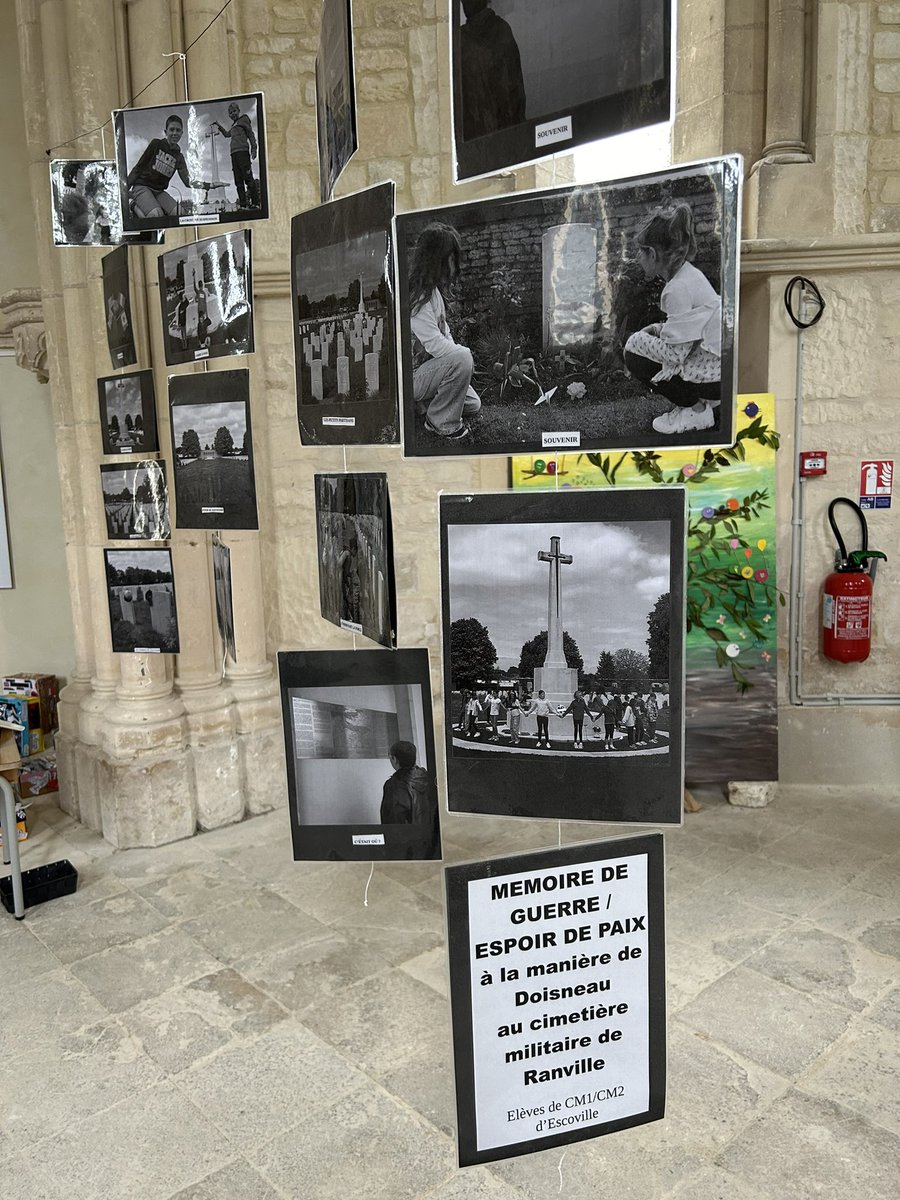 Dsden14's tweet photo. 📢 #DD80 « Mémoires de guerre, espoirs de paix » , une exposition à decouvrir jusqu’au 25 juin #Fleury/Orne  
59 écoles @CalvadosDep @ac_normandie présentent les travaux émouvants et créatifs de leurs élèves 
@daac_normandie @eduscol_HDA @Mission80ans 
À voir à tout prix 👍🏼👏🏼👏🏼 https://t.co/ZGeY1mfgVg