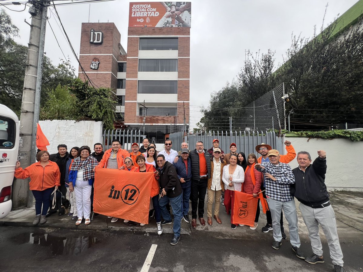 marcotituanaec's tweet photo. La Poderosa #TransformaID rumbo a Riobamba.

#PichinchaTransforma 🧡🧡🧡 https://t.co/GkoERikfOT