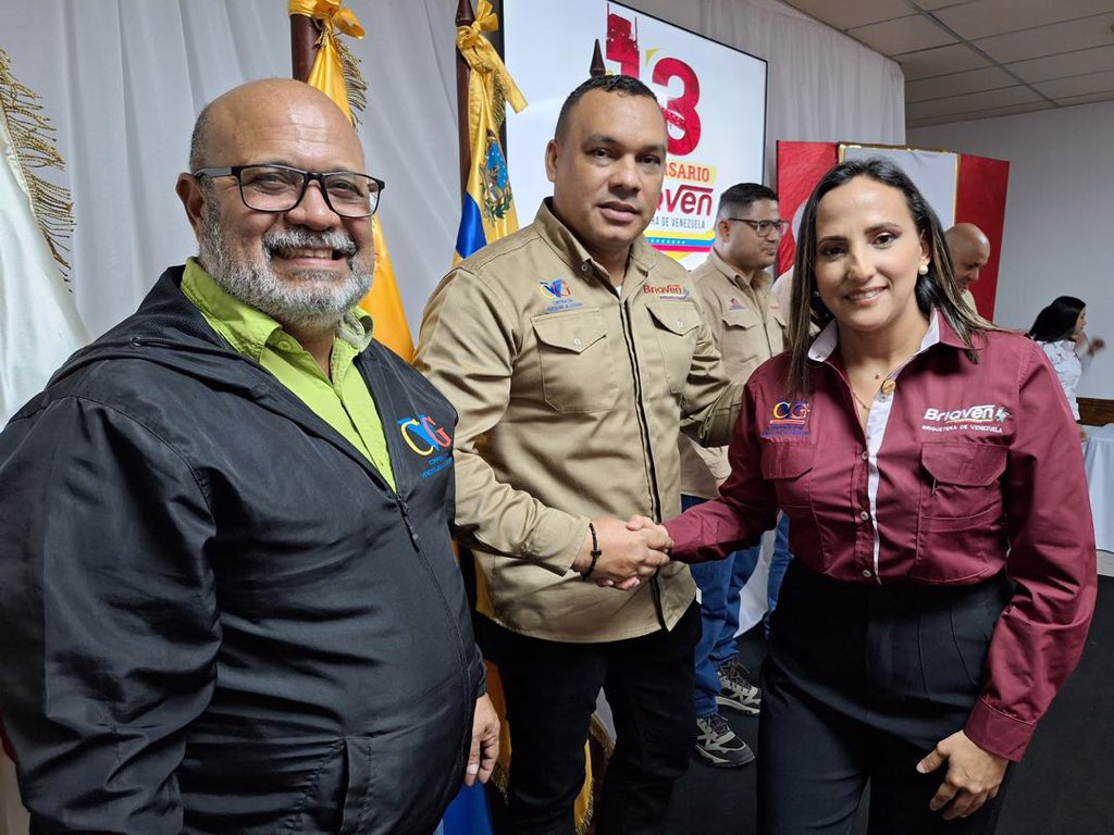 BRIQVEN_CVG's tweet photo. En el evento la clase obrera fue reconocida por su trayectoria laboral, durante 5, 10, 15 y 20 años de servicios dentro de la fábrica. https://t.co/AbdTAysAiY