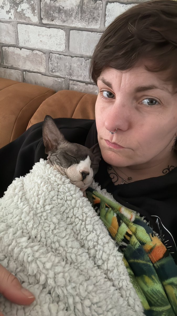 kimskinskipster's tweet photo. Kijk dan. Dit droppie😍🥰 alleeen moet ik heeeeel erg plassen. 

Eraf zetten of toch niet? 

#dillema #verwendnest https://t.co/jGc0LeBDC7