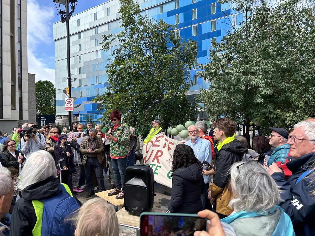 davidjrosenberg's tweet photo. Hundreds at Jeremy Corbyn’s outdoor no cuts,no privatisation, NHS election rally, before mass canvass. Meanwhile, Epstein’s friend Peter Mandelson was canvassing Islington N for the health privateer who is Labour’s unelected candidate - a net bonus for us really! https://t.co/fwpSvyNCq6