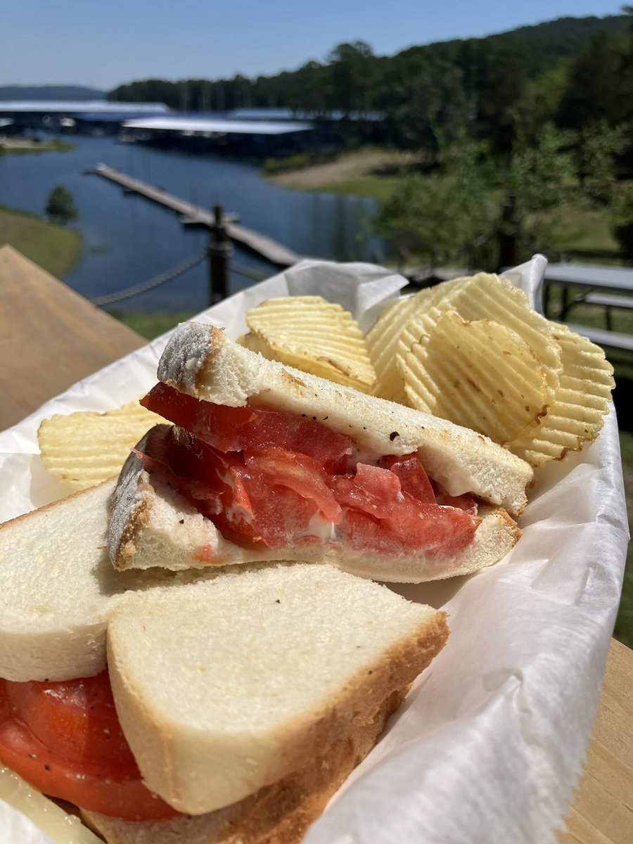 damteag2012's tweet photo. @CoachSamPittman @CoachCalArk I’d love for my two favorite Head Hogs to come see me on #LakeOuachita at Brady Mountain Resort/ Grill. Open Thursday- Sundays. Come see #theburgerchef #WPS #GoRazorbacks #CoachSamPittman #CoachCal #SEC #Arkansas https://t.co/Y7Wh8vfXQw