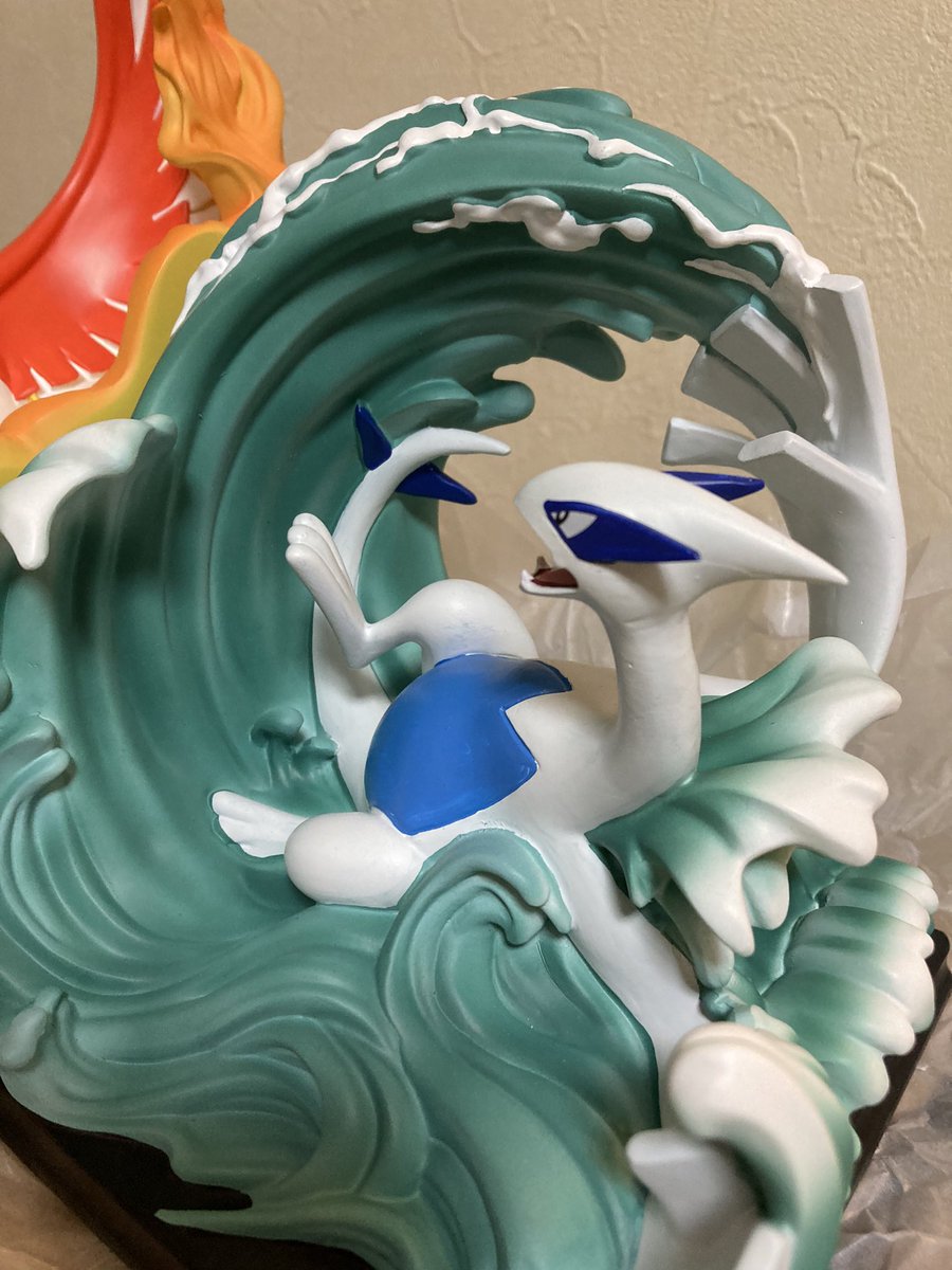 ルギアとホウオウのブックスタンドが届きました 思った3倍は大きくて