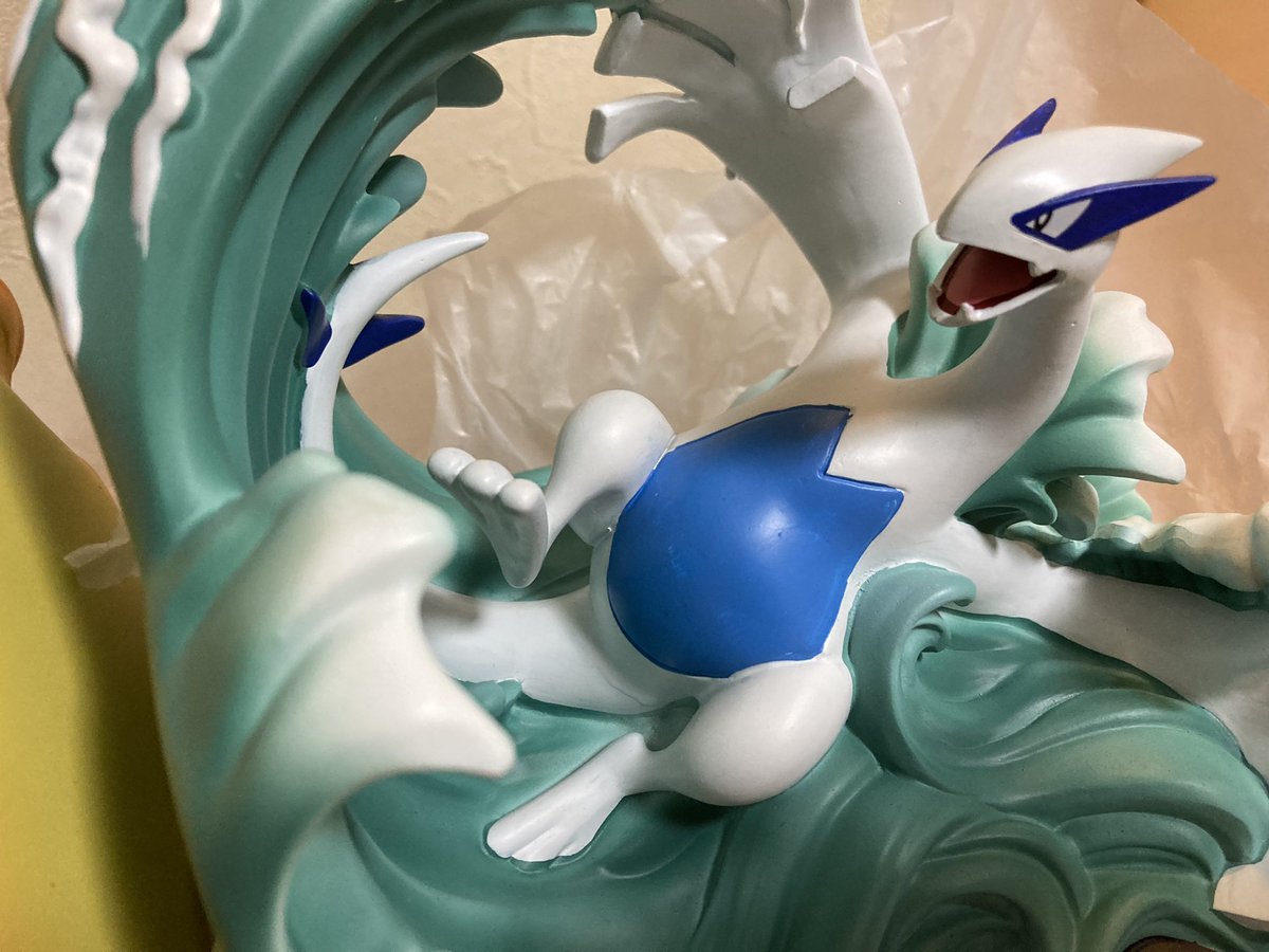 ルギアとホウオウのブックスタンドが届きました 思った3倍は大きくて