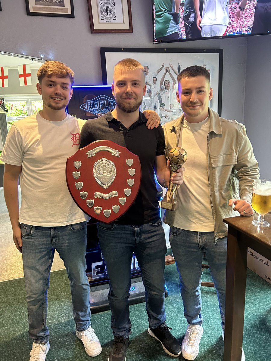 PLAYERS PLAYER: Jack Lee. Is he Van Dijk or De Bruyne? We don’t know. But what we do know is that he’s a stud with a shield and trophy to put on his windowsill ⚒️⚒️

And that’s it for the Hammers 23/24 awards.. see you next year 🫡⚒️

#UTH
