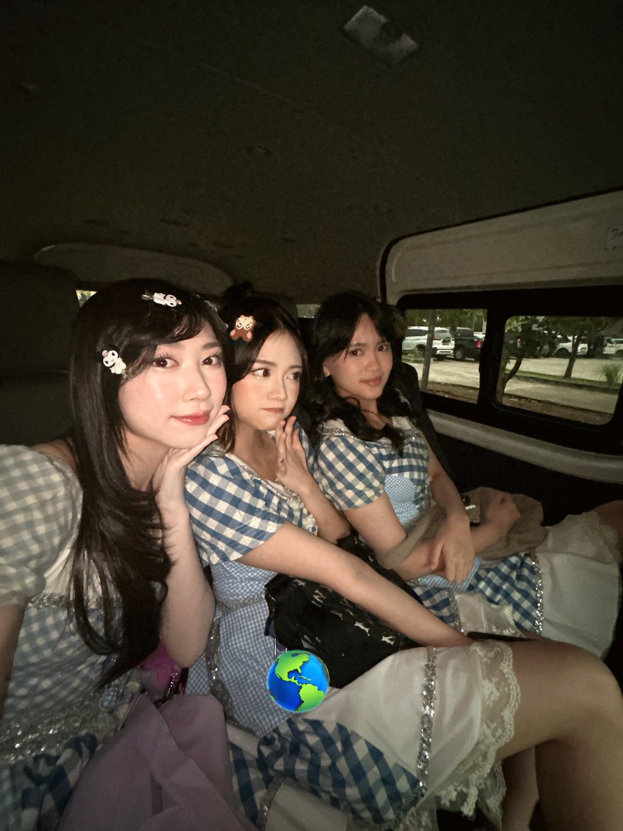 C_JessiJKT48's tweet photo. thankyou PBB bogor🏄✨ https://t.co/A0ue6En9qv