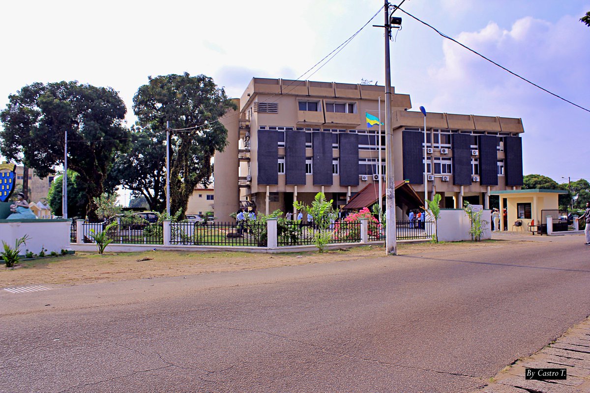 [ #En_images ] Fin de semaine à la Mairie de Port-Gentil.

Cérémonie de descente des couleurs du Vendredi #14_Juin_2024.
