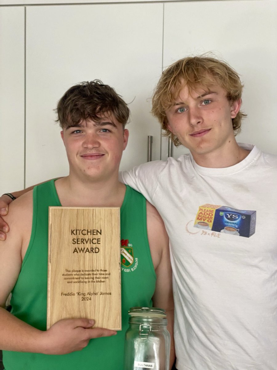 The Y11s have instituted a new award for services to the kitchen! The recipient will be the boy who has contributed most to the social life of the house by spending time chatting with other year groups in the kitchen. The first winner, and social heartbeat of KW, is Freddie! 💚