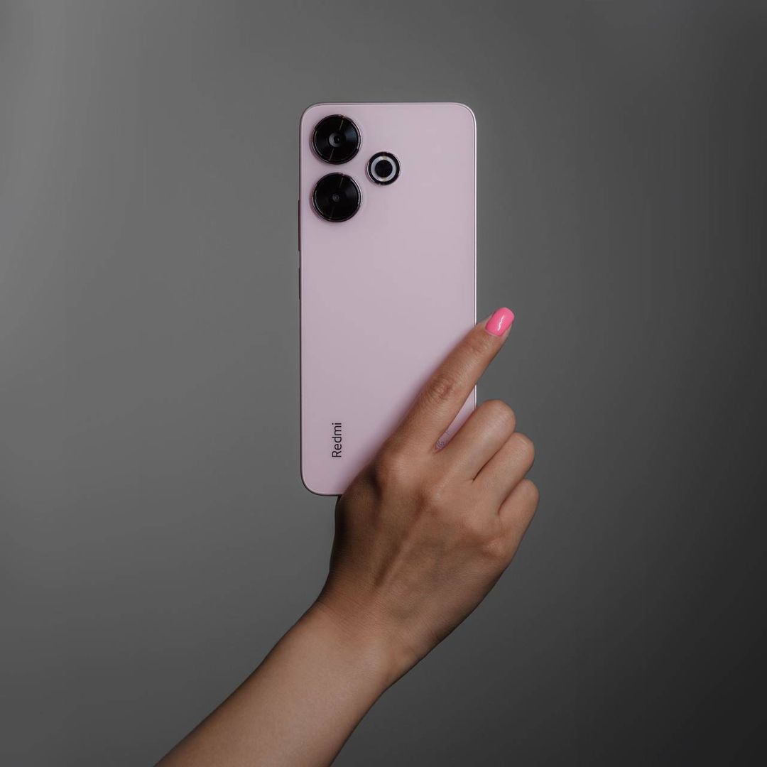 The Redmi 13 in pink makes you the center of attention.🩷

Its 108MP super clear main camera and selfie camera open new possibilities for creating detailed, high-quality content.

It is available for a RRP of N199,600!

#Redmi13