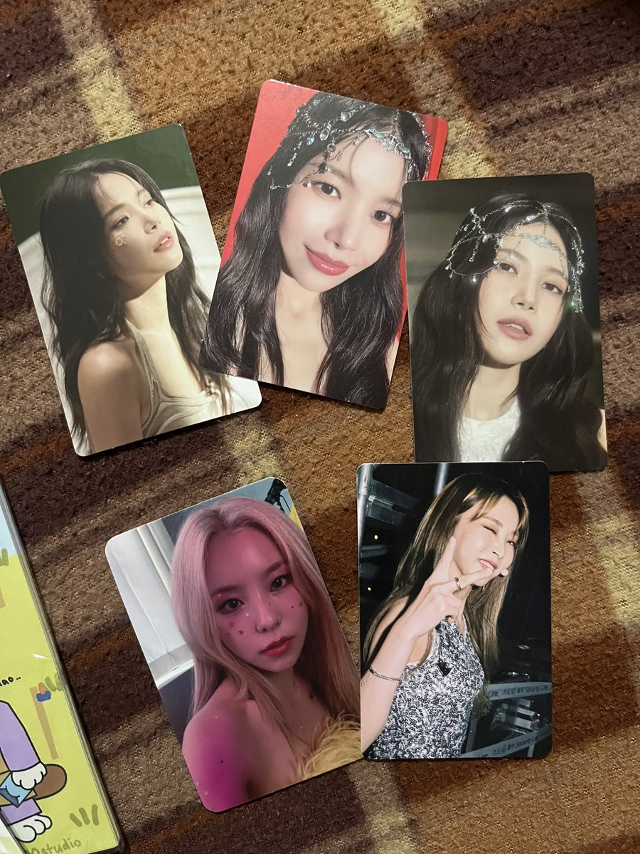 saranghamoo's tweet image. happy 10th anniversary my dearest mamamooo 🥹🫶🏻

had a great day with malaysian moomoos todayyy 😙 btw, don’t forget to go to your nearest kpix booth and take a photo with mamamoo frame 💚🤍

@Mamoo_TeamMT 
#ALetterForMamamoo
#Mamamoo10thAnniversary
#NeverLettingGo