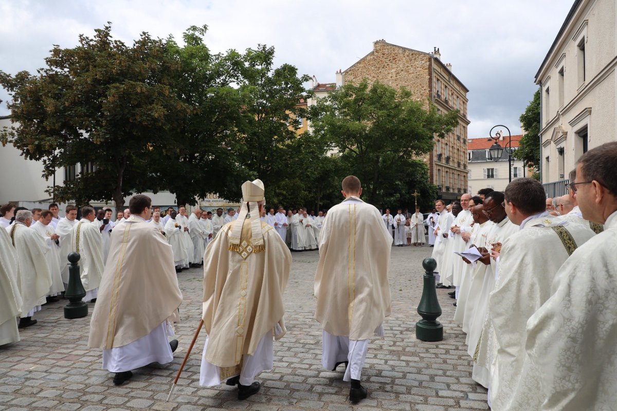 MgrMRouge's tweet image. Grande joie de l’ordination de deux nouveaux #prêtres pour le diocèse de ⁦@92catholique⁩ ! ⁦@Jeunes_cathos⁩ ⁦@JeunesCathos92⁩ ⁦@Oeuvrevocation⁩