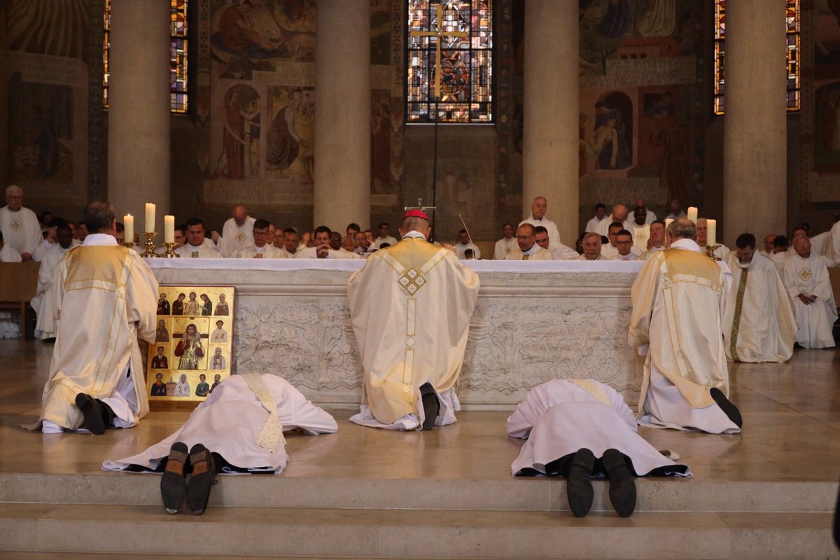 MgrMRouge's tweet image. Grande joie de l’ordination de deux nouveaux #prêtres pour le diocèse de ⁦@92catholique⁩ ! ⁦@Jeunes_cathos⁩ ⁦@JeunesCathos92⁩ ⁦@Oeuvrevocation⁩