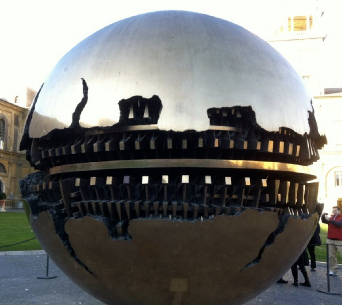 Any 3D modelers out there that could try and recreate something similar to this? Would pay!

#3dart #blender #C4D