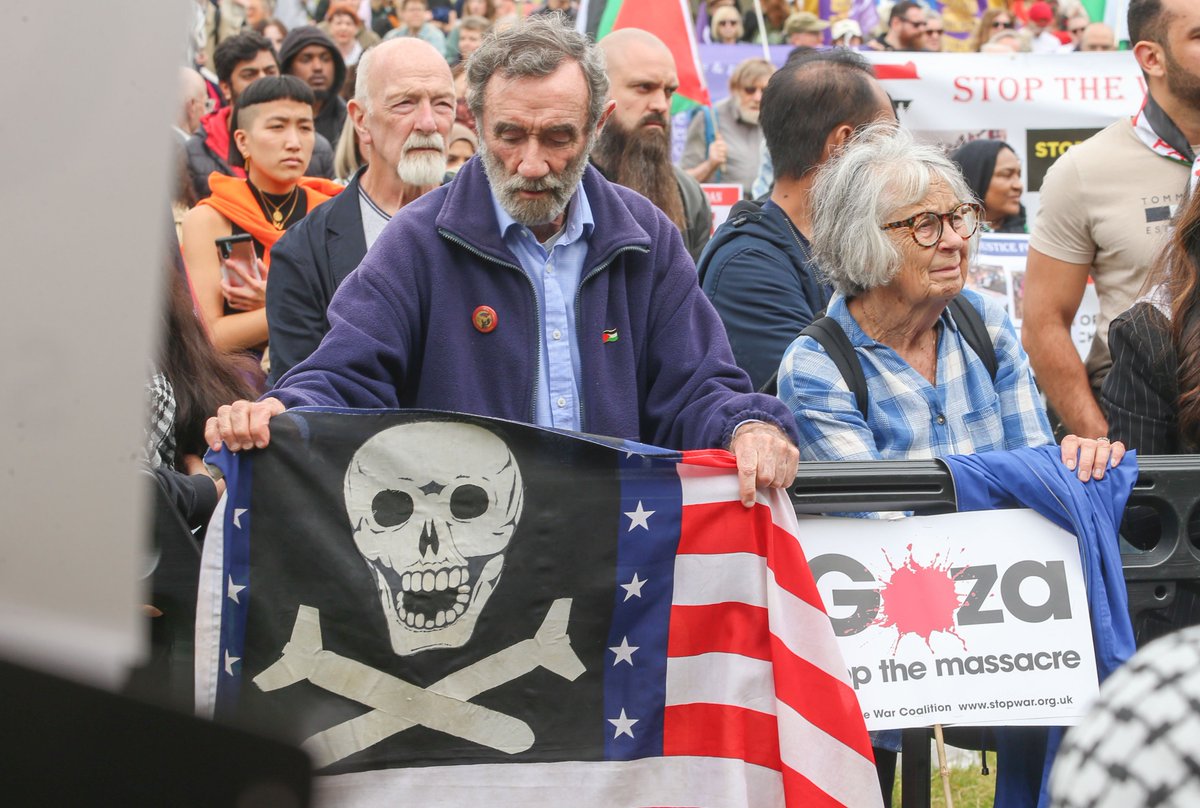 ScotNational's tweet image. 📸 Humza Yousaf was among the speakers at a pro-Palestine march in Queen's Park in Glasgow this afternoon

Images: Gordon Terris