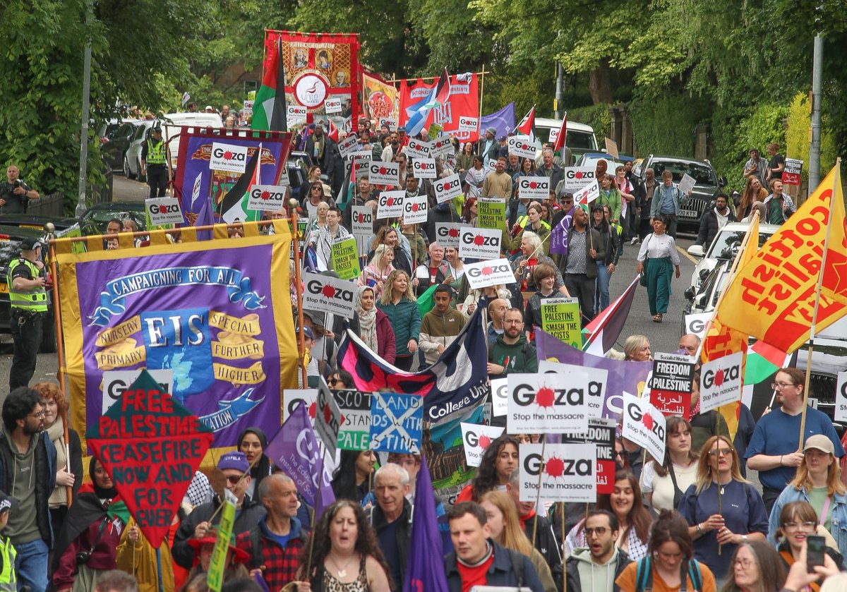 ScotNational's tweet image. 📸 Humza Yousaf was among the speakers at a pro-Palestine march in Queen's Park in Glasgow this afternoon

Images: Gordon Terris
