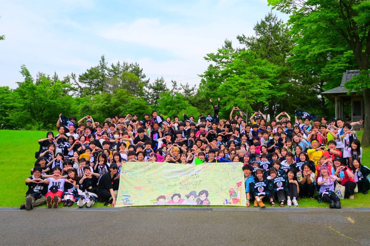 michelle__rad's tweet photo. 横断幕書いてくれたみなさん、ありがとうございました！！素敵な横断幕になりました！！！
写真拾ってください〜！🥰
素敵な横断幕メンバーにも感謝、ありがとう
@d68hk
@michelle__rad
@Kororintyon https://t.co/Oz9oVBcAbT